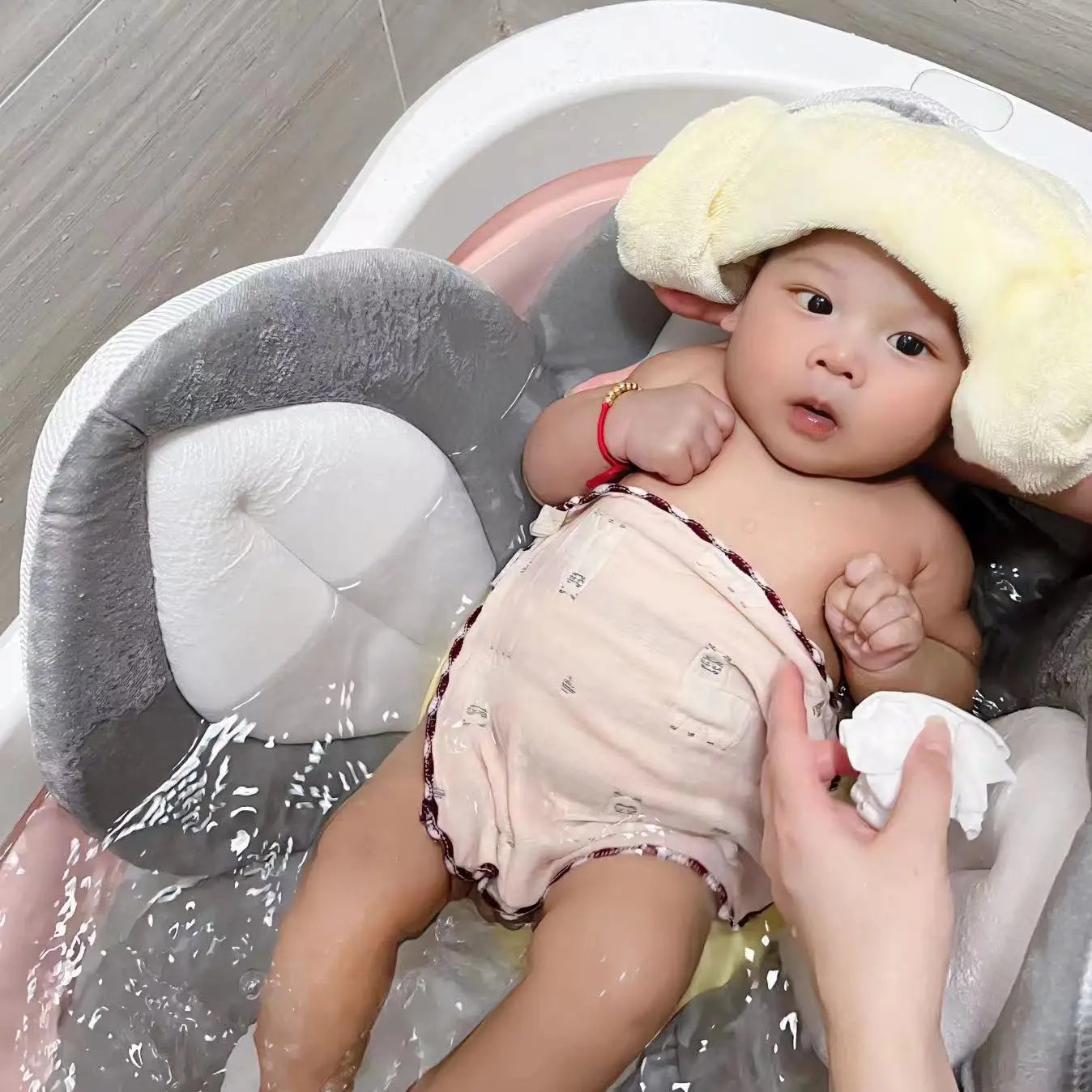 Baby bath mat can lie down fold newborn creative flower bath mat baby bath lotus safety cushion