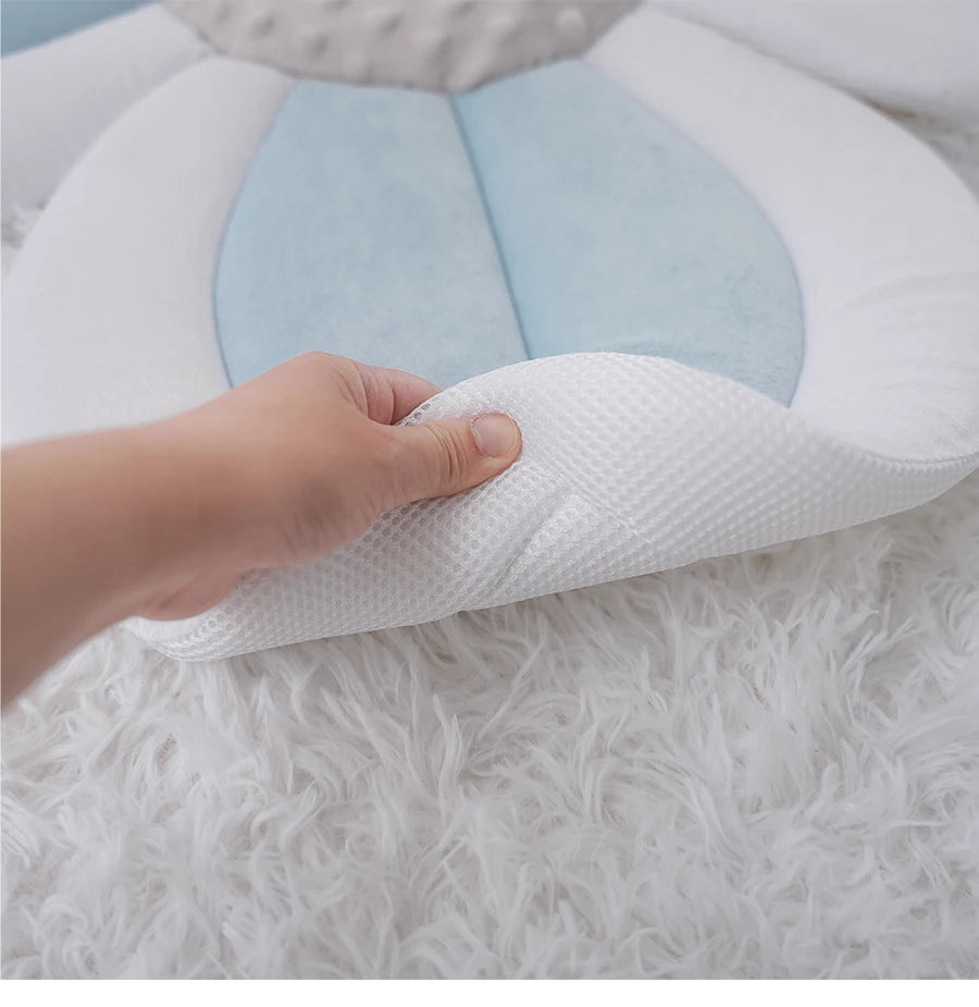 Baby bath mat can lie down fold newborn creative flower bath mat baby bath lotus safety cushion