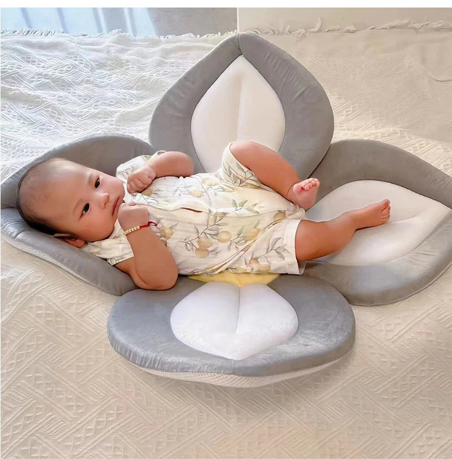 Baby bath mat can lie down fold newborn creative flower bath mat baby bath lotus safety cushion
